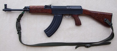 1959年からCZ-805が出るまで制式ライフルだった　CZ-805に移行するの大変そうである