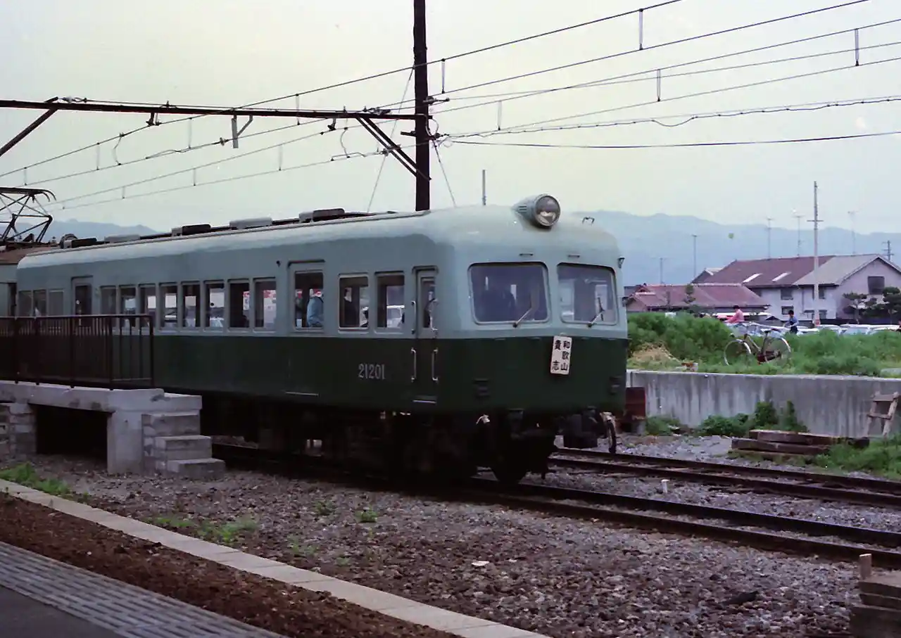 1280px-Wakayama_Station（1975）-14.jpg
