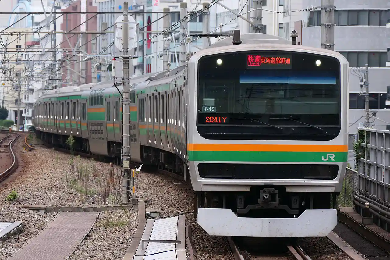 1280px-SeriesE231-8000_Syonan-Shinjuku-Line.jpg