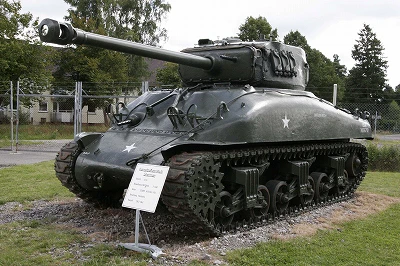 M4A1_on_Panzermuseum_Munster.jpg