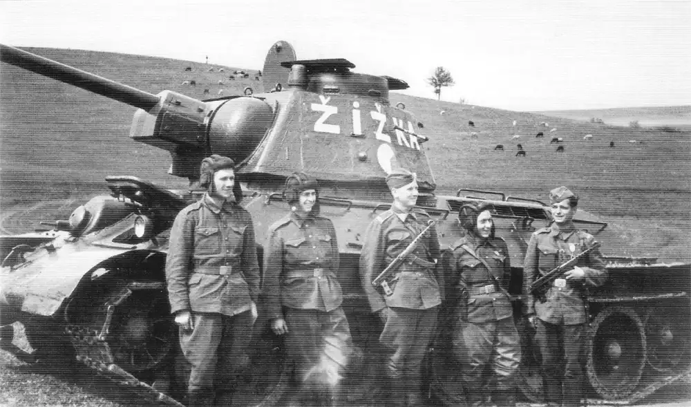 t-34_mod1942_zizka.jpg