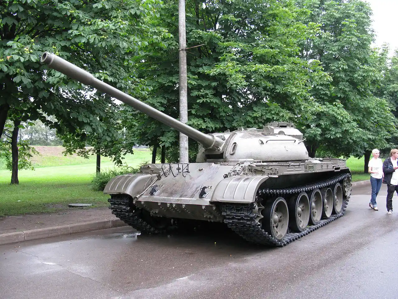 1280px-6765_-_Moscow_-_Poklonnaya_Hill_-_Tank.JPG