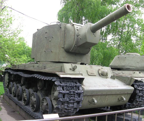 Kv-2_in_the_Moscow_museum_of_armed_forces.jpg