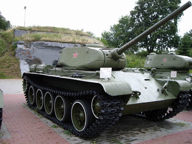 640px-T-44.jpg 640px-T-44.jpg