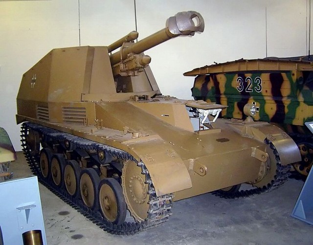 640px-Panzerhaubitze_Wespe_.jpg