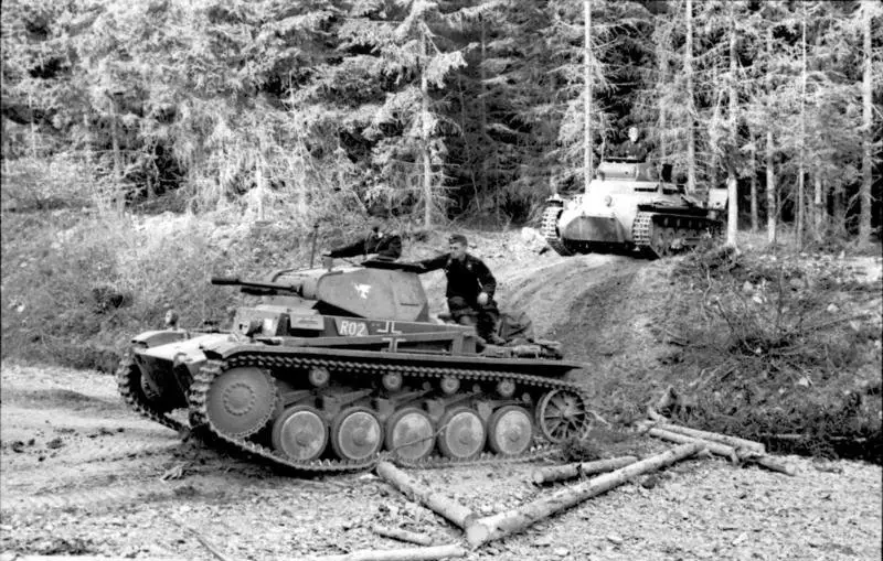 Panzer_II_und_Panzer_I.jpg
