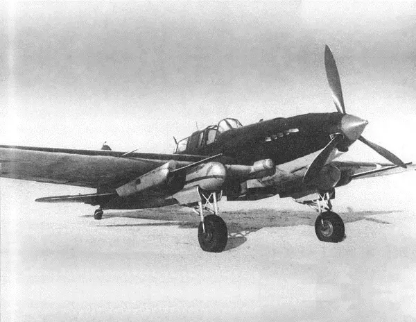 Il2_2_ns37_machine_cannon_moscow_march_1943.jpg