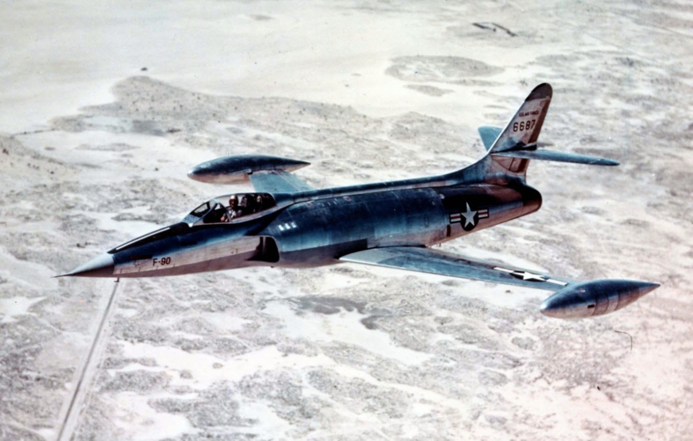 XF-90_inflight_USAFM.jpg