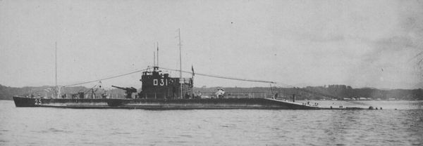 Japanese_submarine_Ro-31_in_1935.jpg